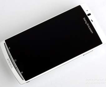 Белый Sony Ericsson Xperia Arc S